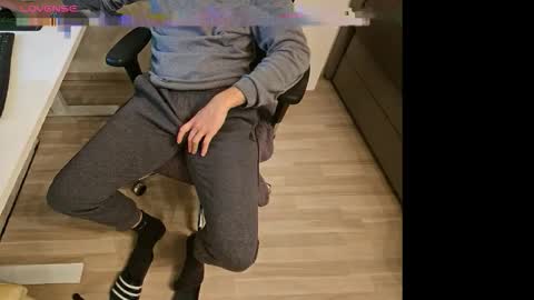 tree1989 online show from October 14, 6:22 pm