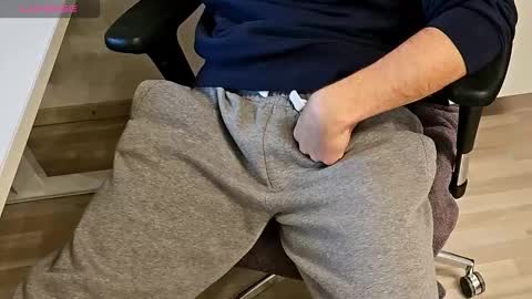 tree1989 online show from October 12, 5:59 pm