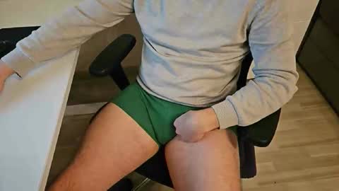 tree1989 online show from December 6, 9:40 pm
