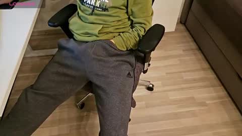 tree1989 online show from October 20, 6:57 pm