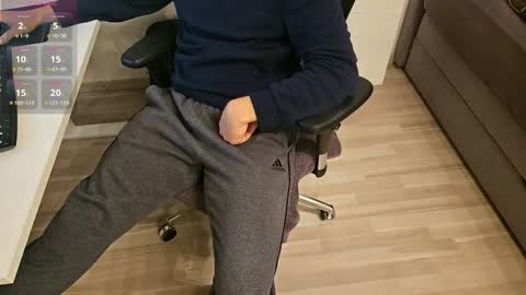 tree1989 online show from October 18, 6:45 pm