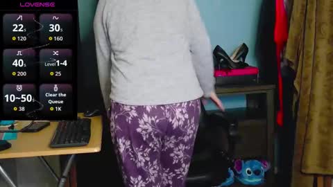 TreeJeanne online show from November 27, 3:03 am