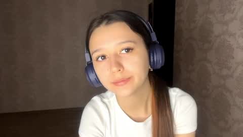 Bella online show from March 31, 5:24 pm