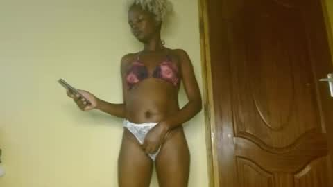 trey_queens online show from July 12, 1:36 pm