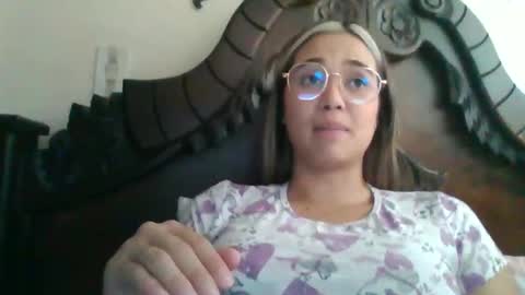 triana_bell online show from February 17, 7:23 pm