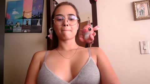 triana_bell online show from May 22, 8:37 pm
