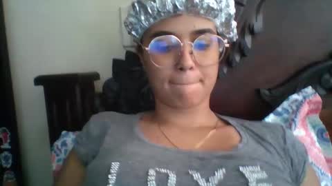 triana_bell online show from January 10, 6:02 pm