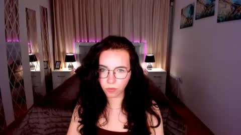 TriciaDaisy online show from July 8, 11:35 am