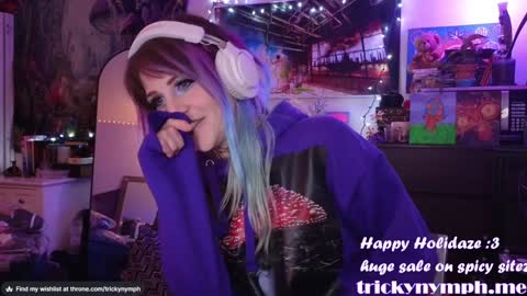 Snapshot of tricky_nymph chatting on December 28, 6:17 am Cassie online show from December 28, 6:17 am