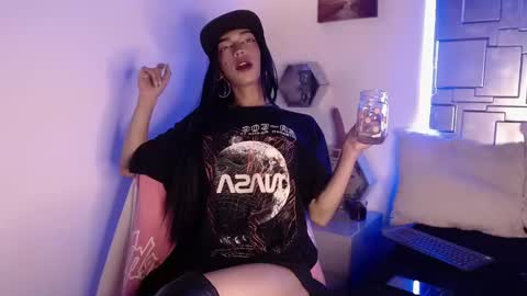 trinity_knox online show from October 20, 4:01 pm