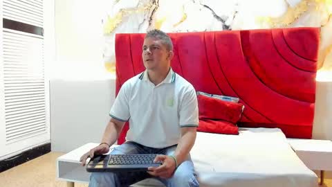 TROY online show from October 5, 9:33 pm