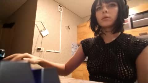 Poly online show from January 5, 5:27 pm