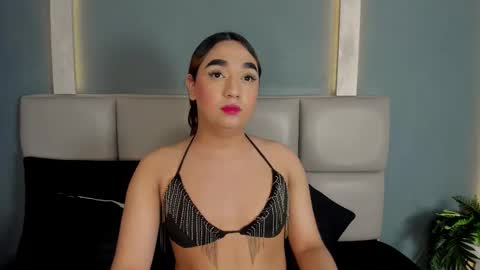  C H L O E online show from February 21, 10:13 pm