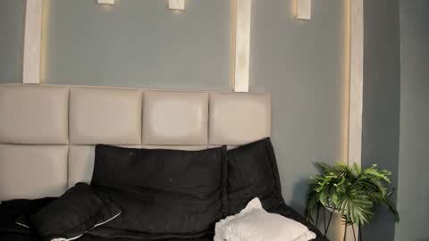  C H L O E online show from February 14, 11:29 pm