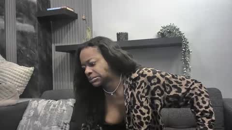 Lexi Longg online show from April 7, 2:30 pm