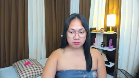 Karen Oquio online show from September 28, 6:06 pm