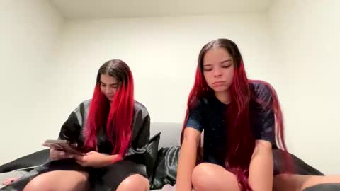 Tus reinas online show from December 8, 7:58 am