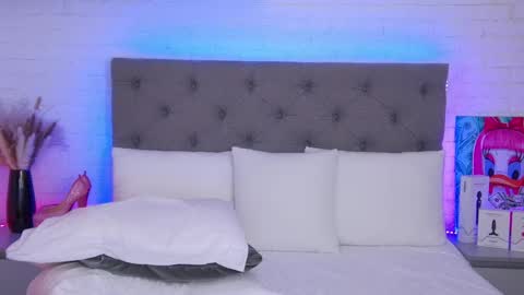Snapshot of tweety_pie_ chatting on March 1, 4:04 am Hallie online show from March 1, 4:04 am