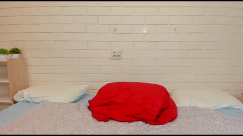 twin_kies online show from February 25, 10:35 pm