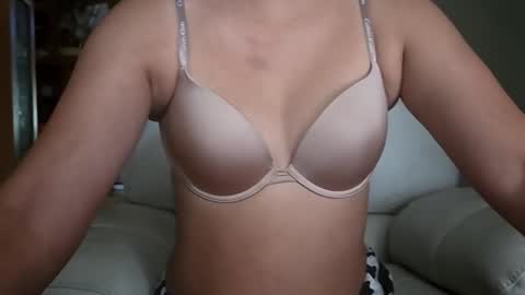 TwoLovers23 online show from June 4, 10:38 pm