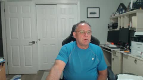 Twopeopleinlove online show from October 10, 10:43 am