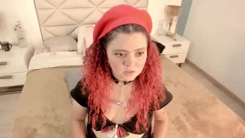 Twiggy online show from January 6, 8:02 pm