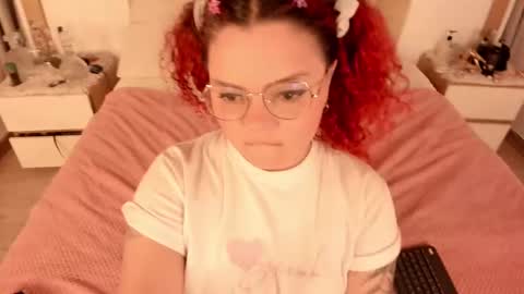 Snapshot of twwiiggy19 chatting on February 6, 8:13 pm Twiggy online show from February 6, 8:13 pm
