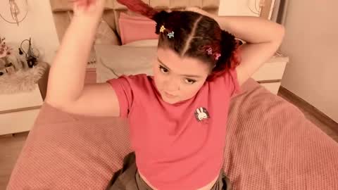 Snapshot of twwiiggy19 chatting on February 16, 8:00 pm Twiggy online show from February 16, 8:00 pm