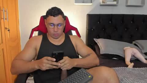 tyler_hank1 online show from April 16, 2:11 am