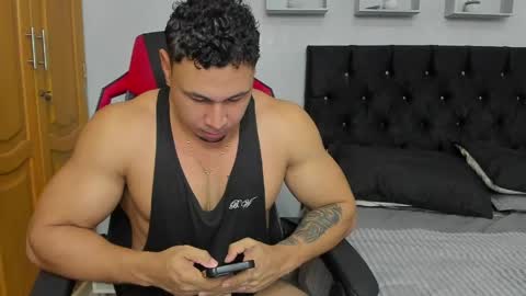 tyler_hank1 online show from June 6, 9:20 pm