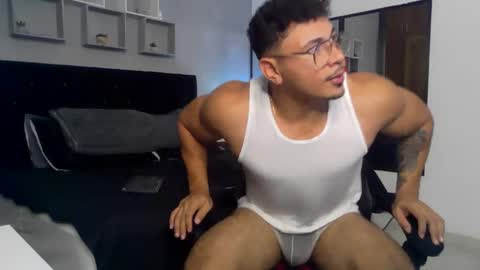 Snapshot of tyler_hank1 chatting on September 29, 10:53 pm tyler_hank1 online show from September 29, 10:53 pm