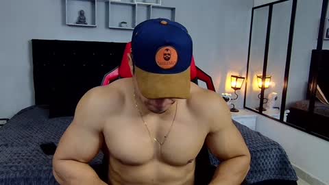 Snapshot of tyler_hank1 chatting on December 19, 1:51 pm tyler_hank1 online show from December 19, 1:51 pm