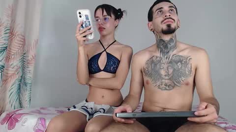 Snapshot of tyler_y_luna chatting on October 23, 2:57 am Tyler y Luna online show from October 23, 2:57 am