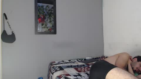 Snapshot of tyler_y_luna chatting on January 17, 6:26 am Tyler y Luna online show from January 17, 6:26 am