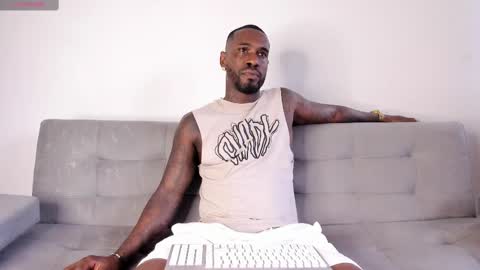 Snapshot of tyron_rulers chatting on February 28, 8:50 pm Dvid Rullers online show from February 28, 8:50 pm