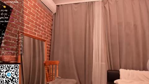Snapshot of tyty_pupu chatting on February 27, 6:20 pm Christine 3 Next broadcast tomorrow at 2100 GMT 5 online show from February 27, 6:20 pm