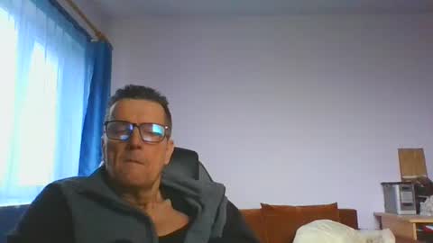 ulmeni7 online show from December 18, 11:38 am