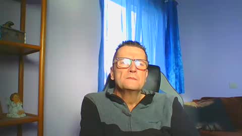 ulmeni7 online show from December 17, 8:32 am