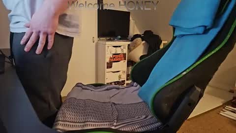 Mr.  Mrs. Smith online show from January 6, 6:45 pm