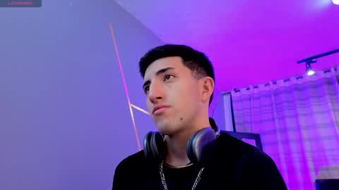 un_sluttyy online show from December 17, 11:39 am