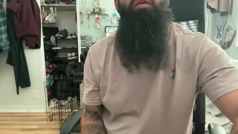 uncutbeard129840 online show from May 14, 11:03 pm
