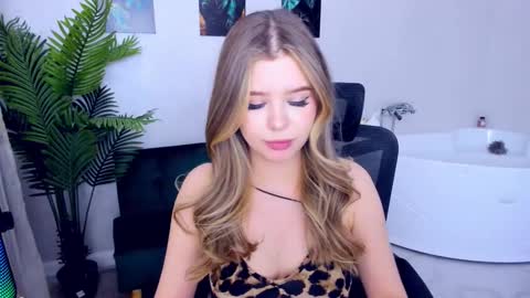 Snapshot of unforgettablalice chatting on February 11, 5:50 pm Alice online show from February 11, 5:50 pm