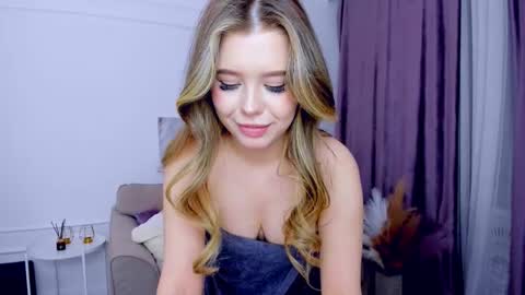 Snapshot of unforgettablalice chatting on February 24, 10:47 pm Alice online show from February 24, 10:47 pm