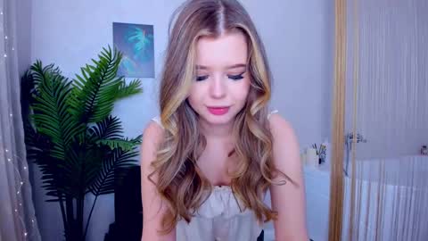 Snapshot of unforgettablalice chatting on February 15, 5:50 pm Alice online show from February 15, 5:50 pm