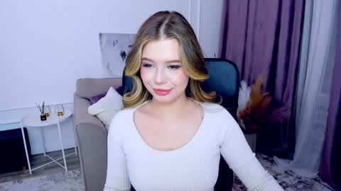 Snapshot of unforgettablalice chatting on February 24, 7:41 pm Alice online show from February 24, 7:41 pm