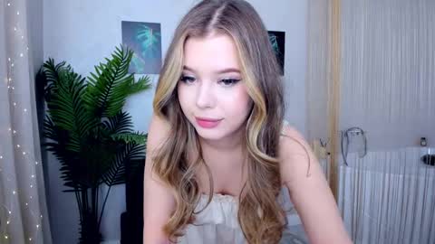 Snapshot of unforgettablalice chatting on February 16, 2:43 pm Alice online show from February 16, 2:43 pm