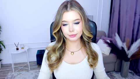Snapshot of unforgettablalice chatting on February 7, 7:49 pm Alice online show from February 7, 7:49 pm