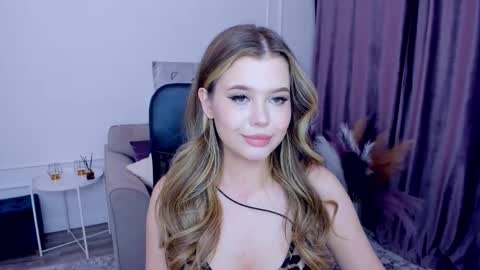 Snapshot of unforgettablalice chatting on February 19, 5:49 pm Alice online show from February 19, 5:49 pm