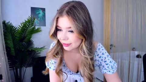 Snapshot of unforgettablalice chatting on February 11, 11:42 am Alice online show from February 11, 11:42 am