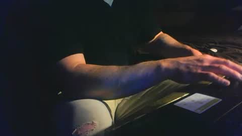 untouchableace84 online show from April 1, 12:44 am